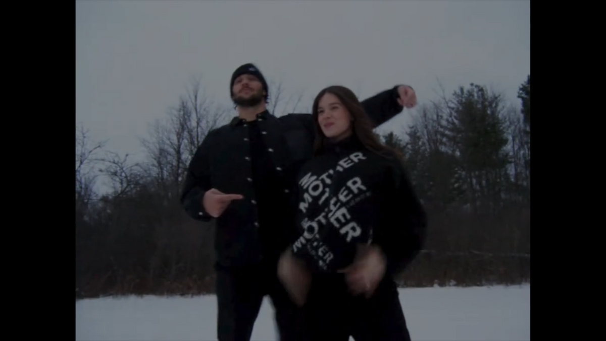 Hailee Steinfeld első gyermekét várja