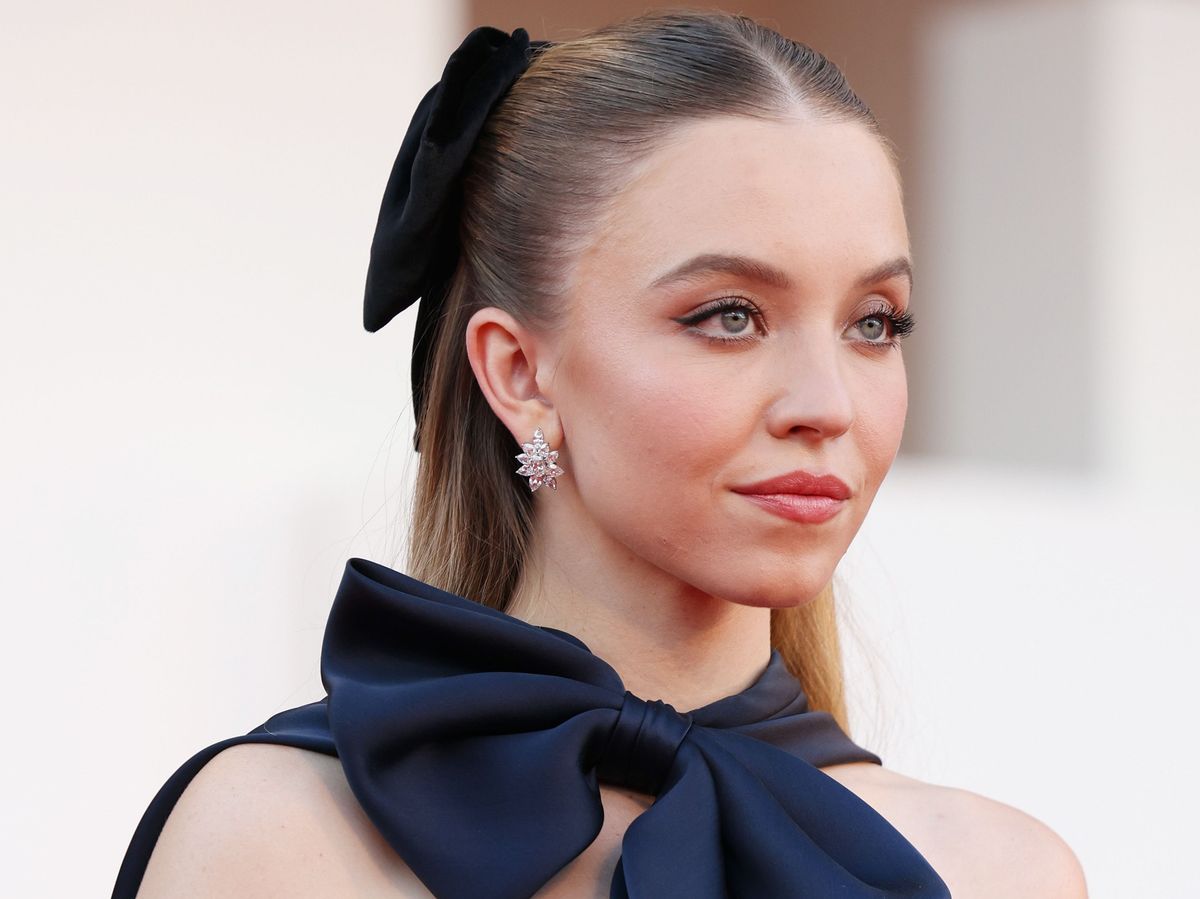 Alkalmi frizura otthon: a szilveszteri hajhoz nem kell mesterfodrász.