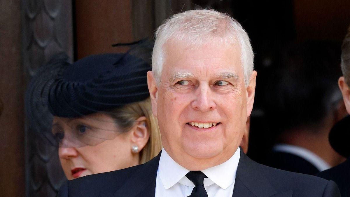 Utolsó rangjaitól is megfosztották András herceget