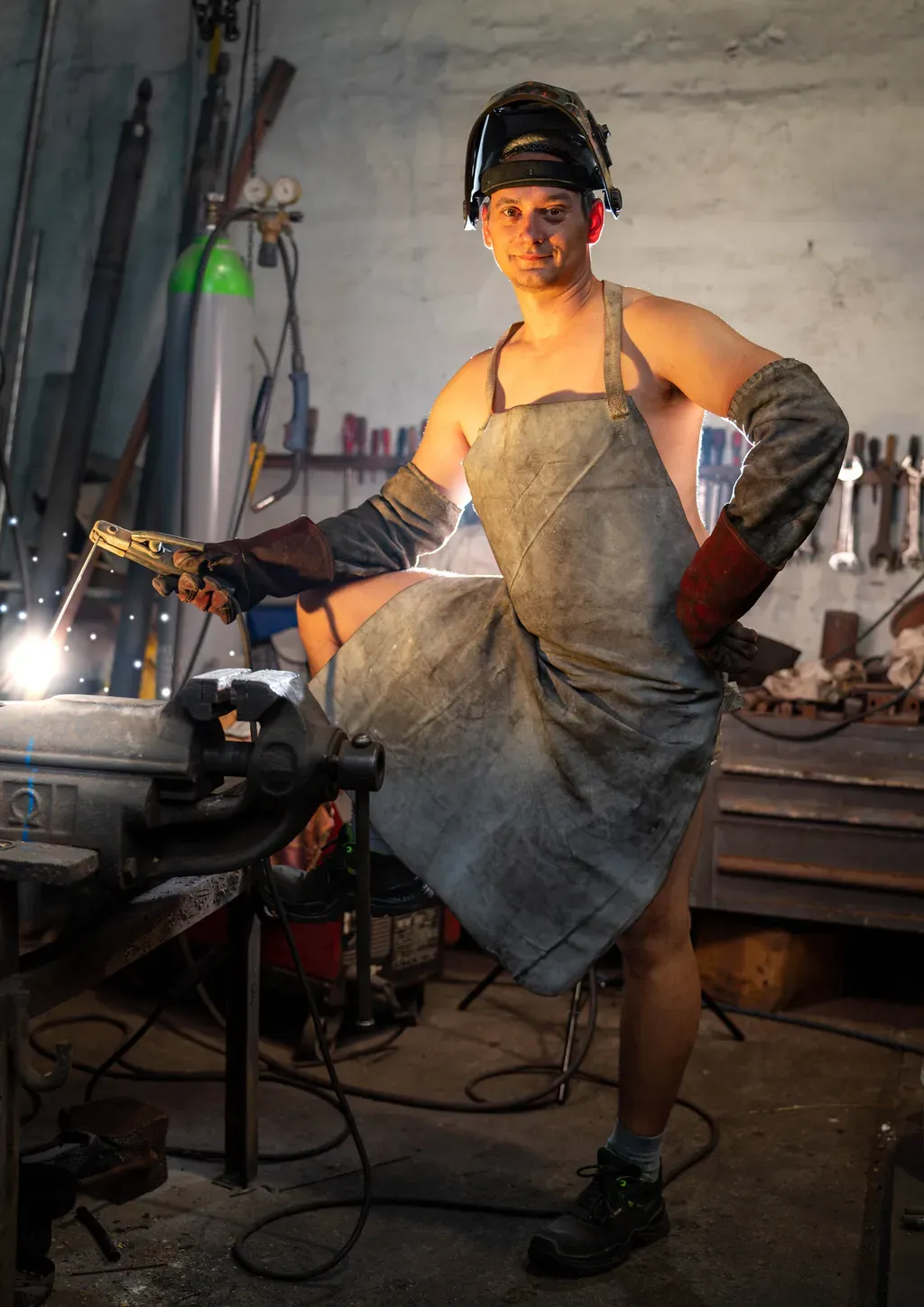 Az egyik fotó a csepeli kohászok naptárából