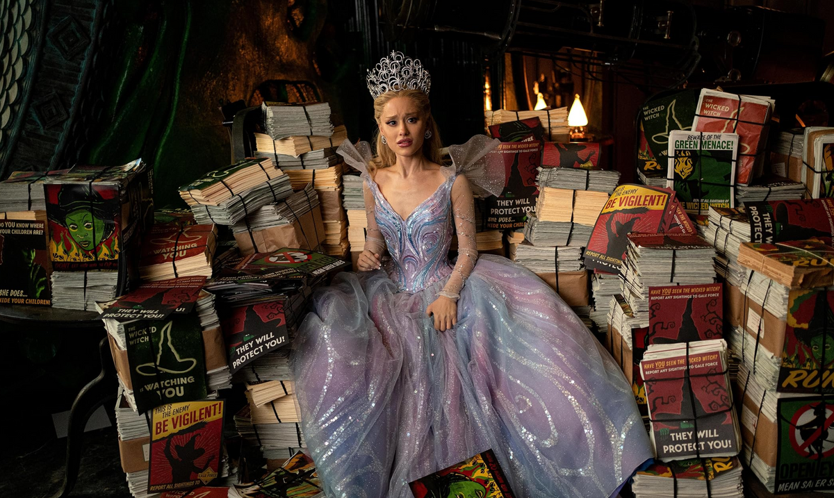 Ariana Grande Glindaként