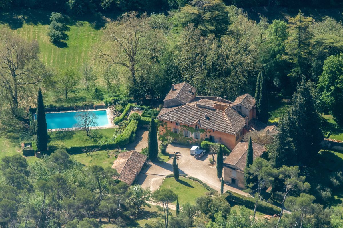 Gyönyörű birtokon fekszik George Clooney új otthona