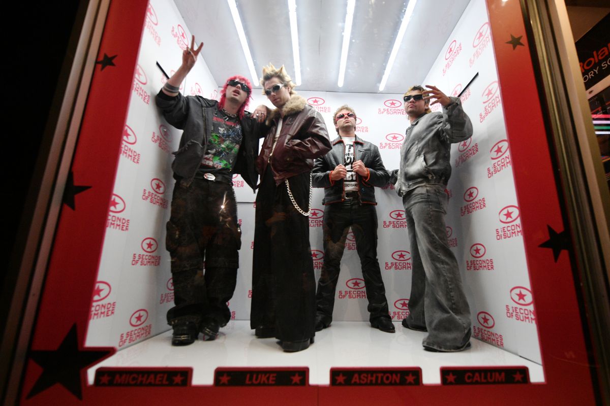 A 5 Seconds Of Summer zenekar tagjai. Koncertek Budapesten 2026-ban.