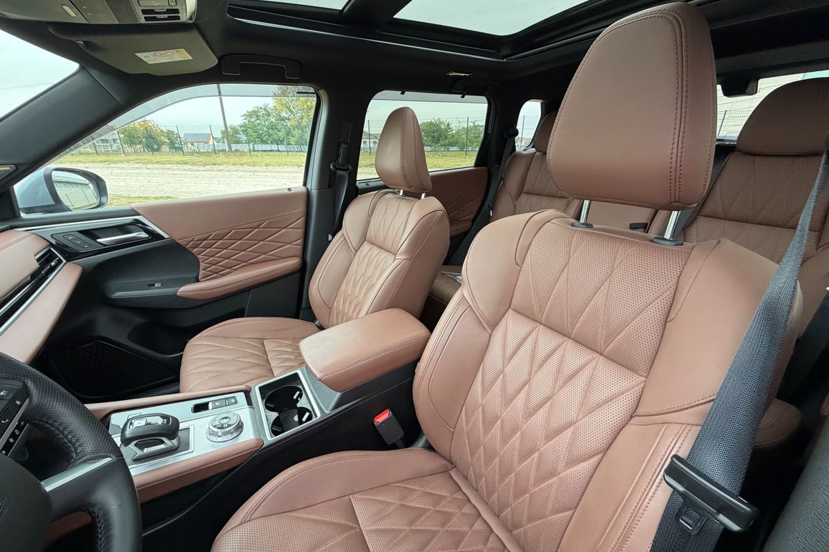 Mitsubishi Outlander PHEV belső tere.