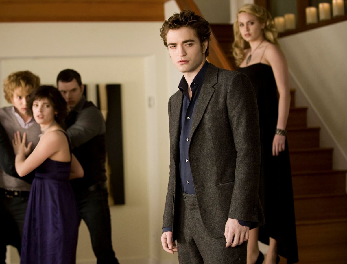 NIKKI REED , ROBERT PATTINSON , KELLAN LUTZ , ASHLEY GREENE and JACKSON RATHBONE in TWILIGHT SAGA, THE: NEW MOON  (Credit Image: Â© Summit Entertainment/Entertainment Pictures via ZUMA Press) TWILIGHT 2009