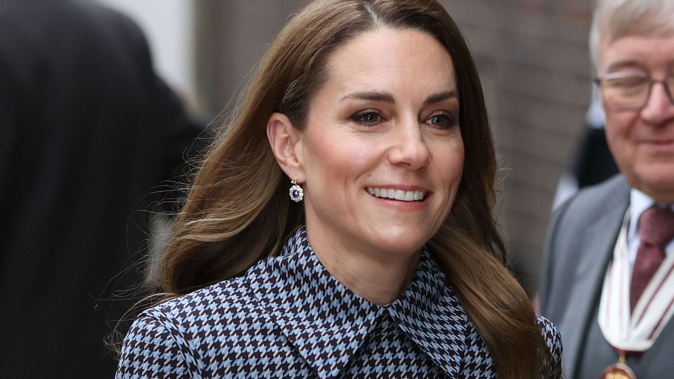 Katalin hercegné saját kezűleg készített ajándékot az uralkodónak.