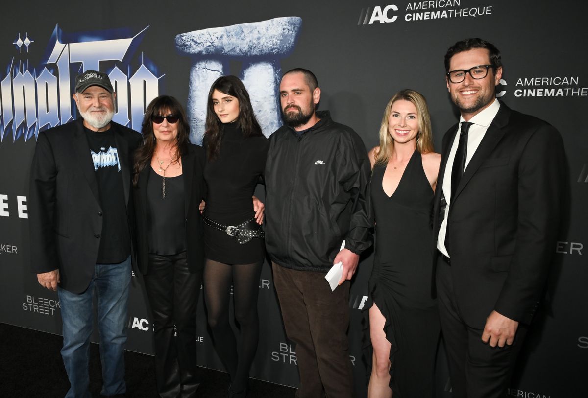 Rob Reiner lánya, Romy Reiner és a legidősebb fia, Jake Reiner egymást támogatják a gyászban