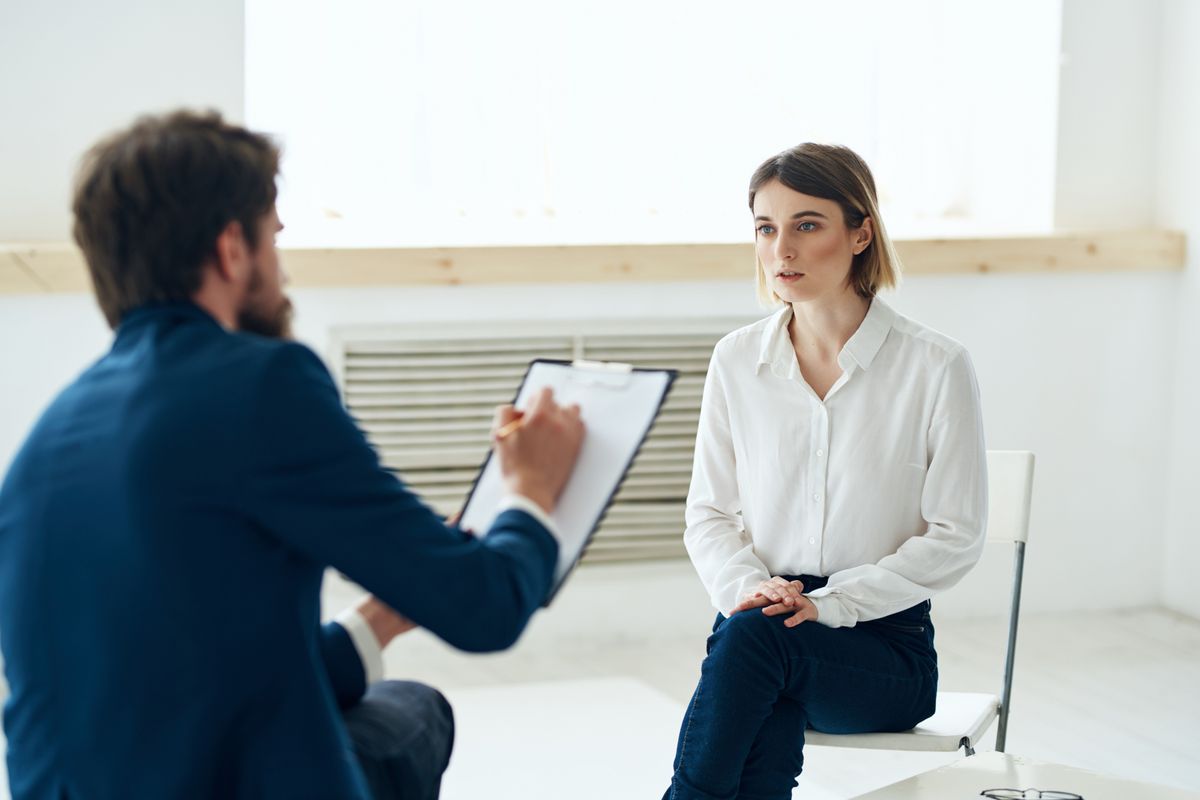 Az állásinterjún a munkáltató nem csak a munkatapasztalatunkra kíváncsi, a személyiségünk talán sokkal fontosabb lehet, amit rafinált kis tesztekkel lehet leginkább megismerni. Ha billeg a szék, tudd épp tesztelnek!