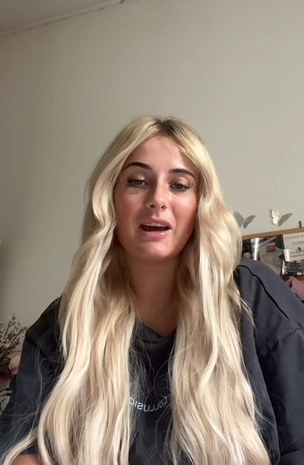 A 19 éves tiktoker aki lazacspermát fecskendeztetett az arcába 