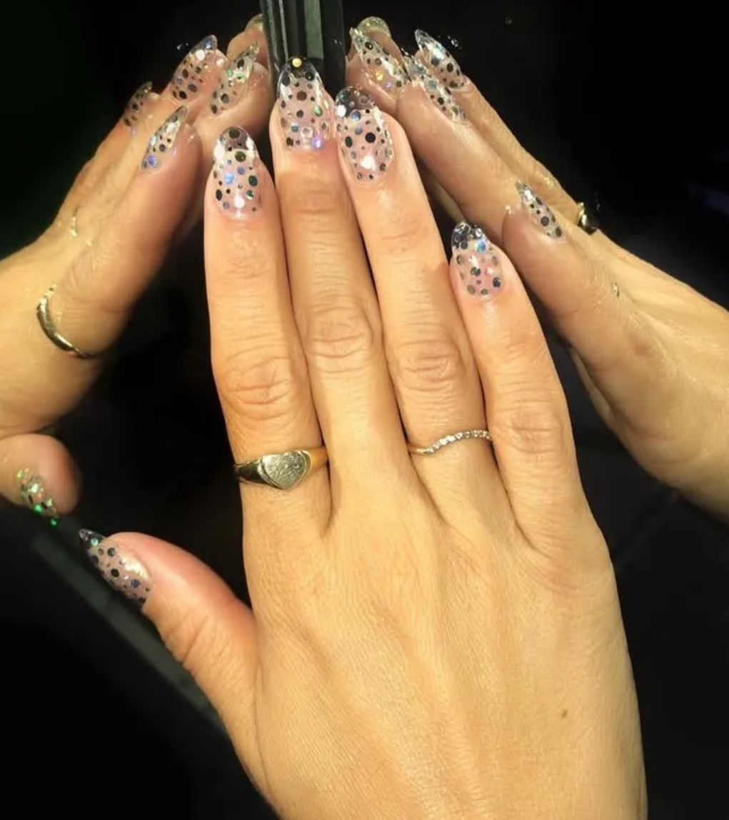 retro divat, pöttyös köröm