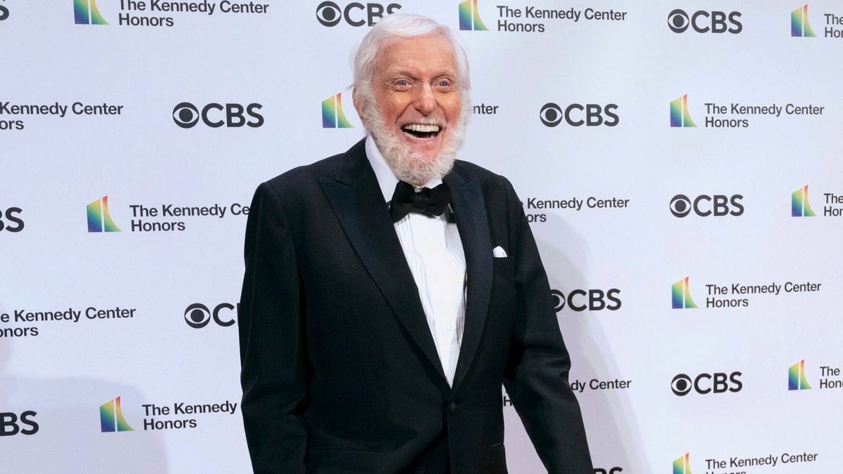 Dick Van Dyke ötvenéves kora körül tette le végleg a cigarettát és az alkoholt