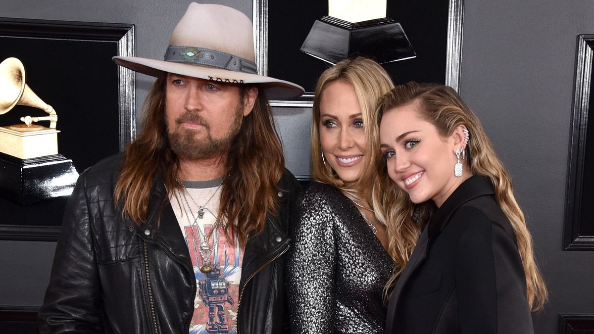 Miley Cyrus a szüleivel