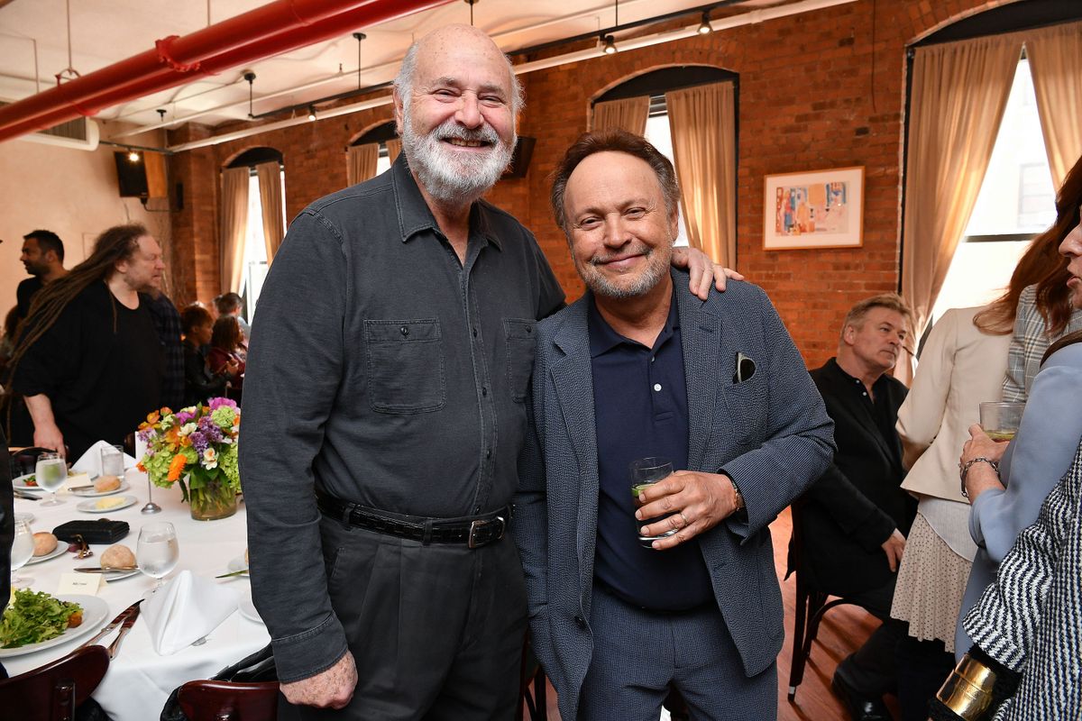 Billy Crystal és felesége Rob Reiner és Michele Reiner Los Angeles-i otthonához sietett a végzetes estén
