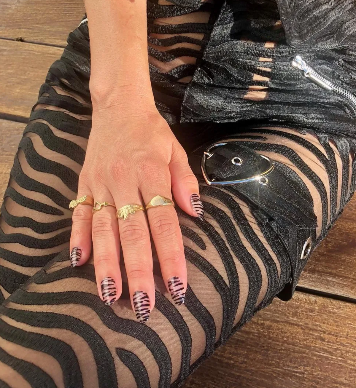 zebra mintás köröm