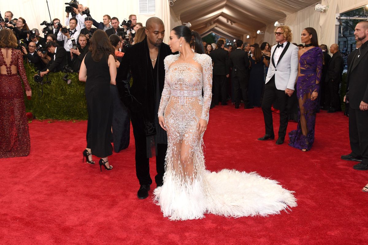 Kanye West a feleségével: Bianca Censori a meztelenség és a meztelen ruha szimbóluma