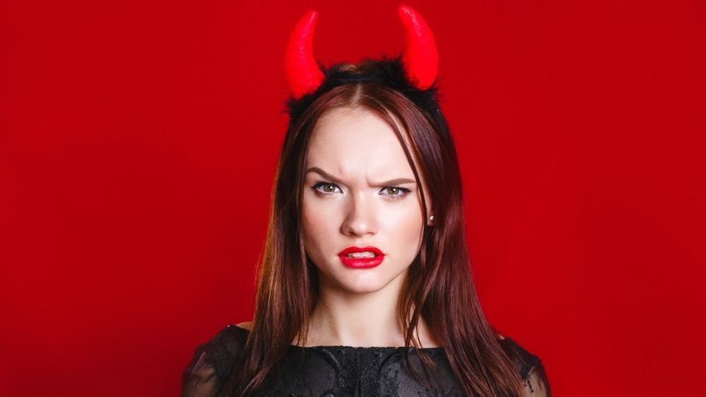 Ördögszarvas nő családi összejövetelen