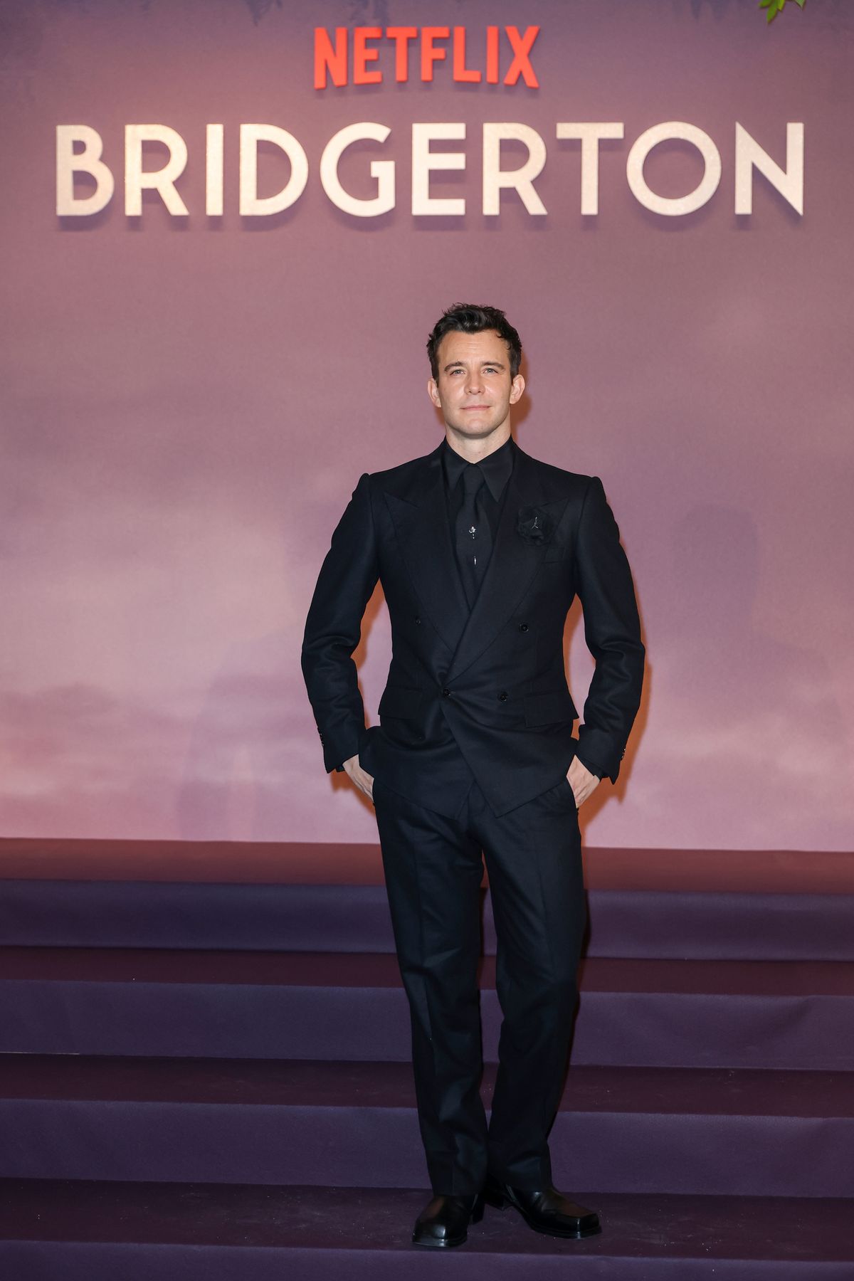 Luke Thompson A Bridgerton család 4. évadának párizsi világpremierjén a Palais Brongniartban 2026. január 14-én.