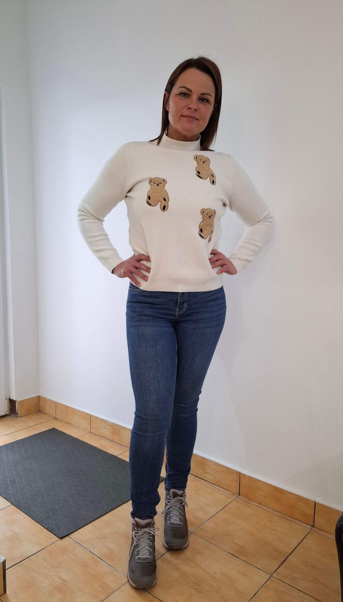 Egy középkorú nő látható a fotón 20 kilós fogyása után, életmódváltás 40 felett is lehet sikeres.