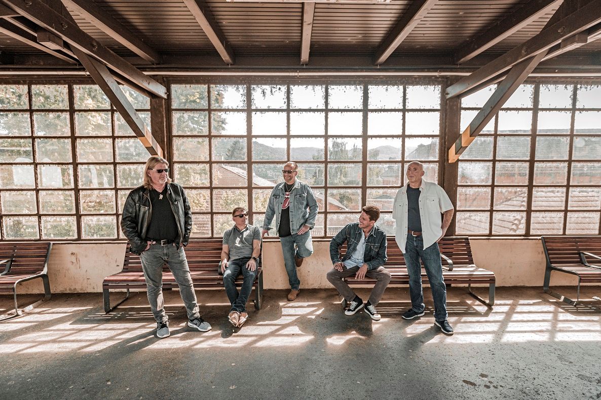 2026. január 24-én 19 órától először ad koncertet a Papp László Budapest Sportarénában az Ismerős Arcok