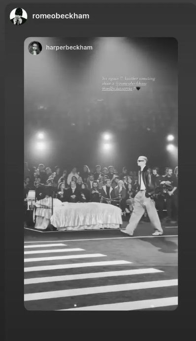 Harper Beckham a támogatásáról biztosította a testvérét, Romeo Beckhamet
