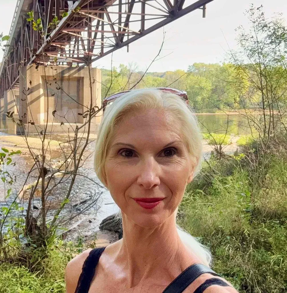 Kép egy durva esküvői bakit átélő örömanyáról