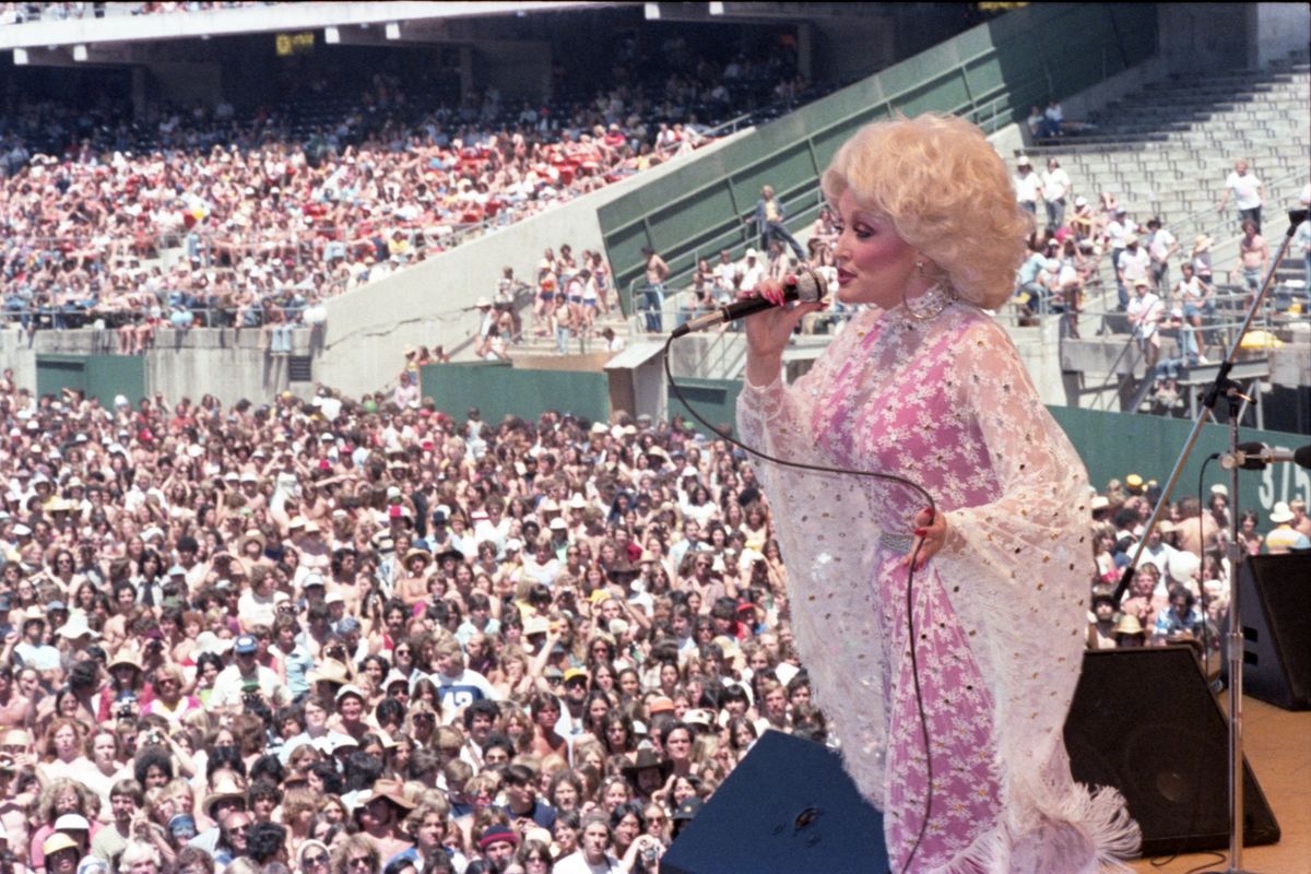 Dolly Parton performing onstage at Day on the Green concert at Oakland Coliseum on May 28, 1978 in Oakland, California. (Photo by Richard McCaffrey/Michael Ochs Archive/Getty Images)