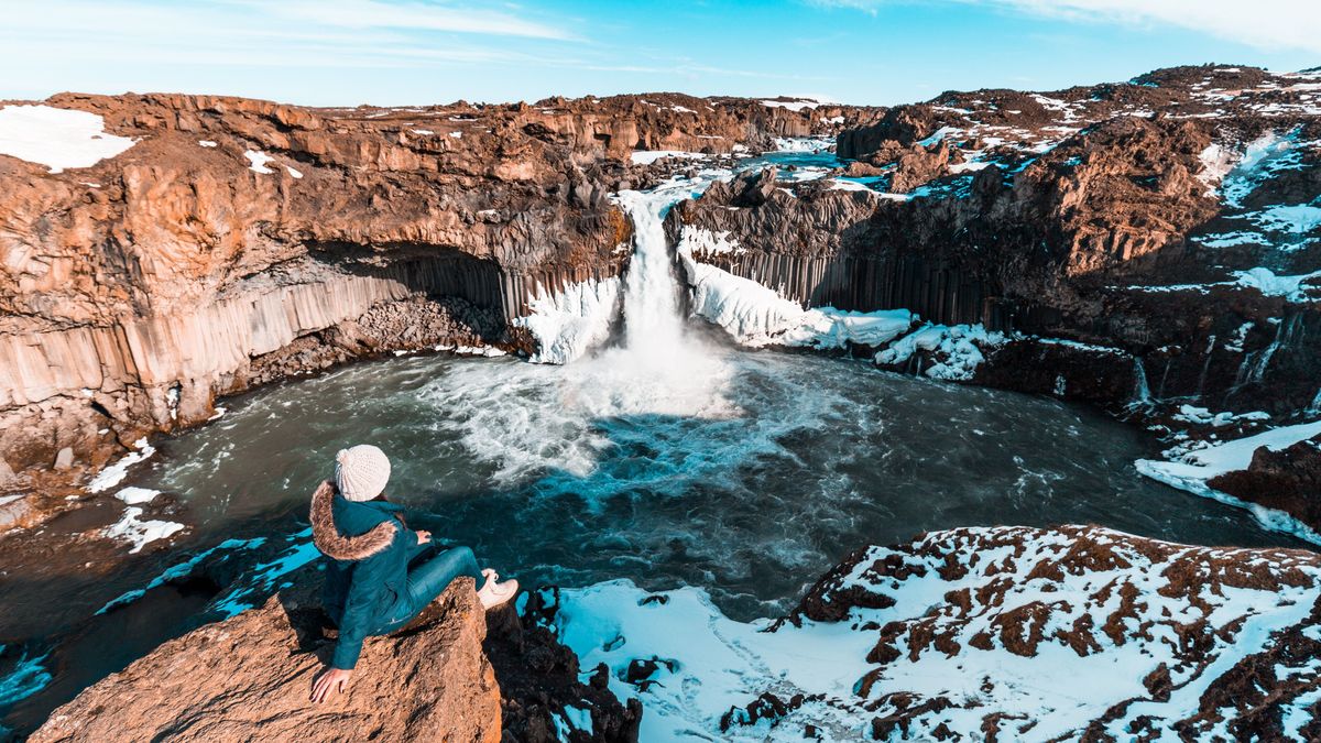 Napi horoszkóp 2026. január 22.: a Szűz bevall valamit, a Vízöntő nem magyarázkodik