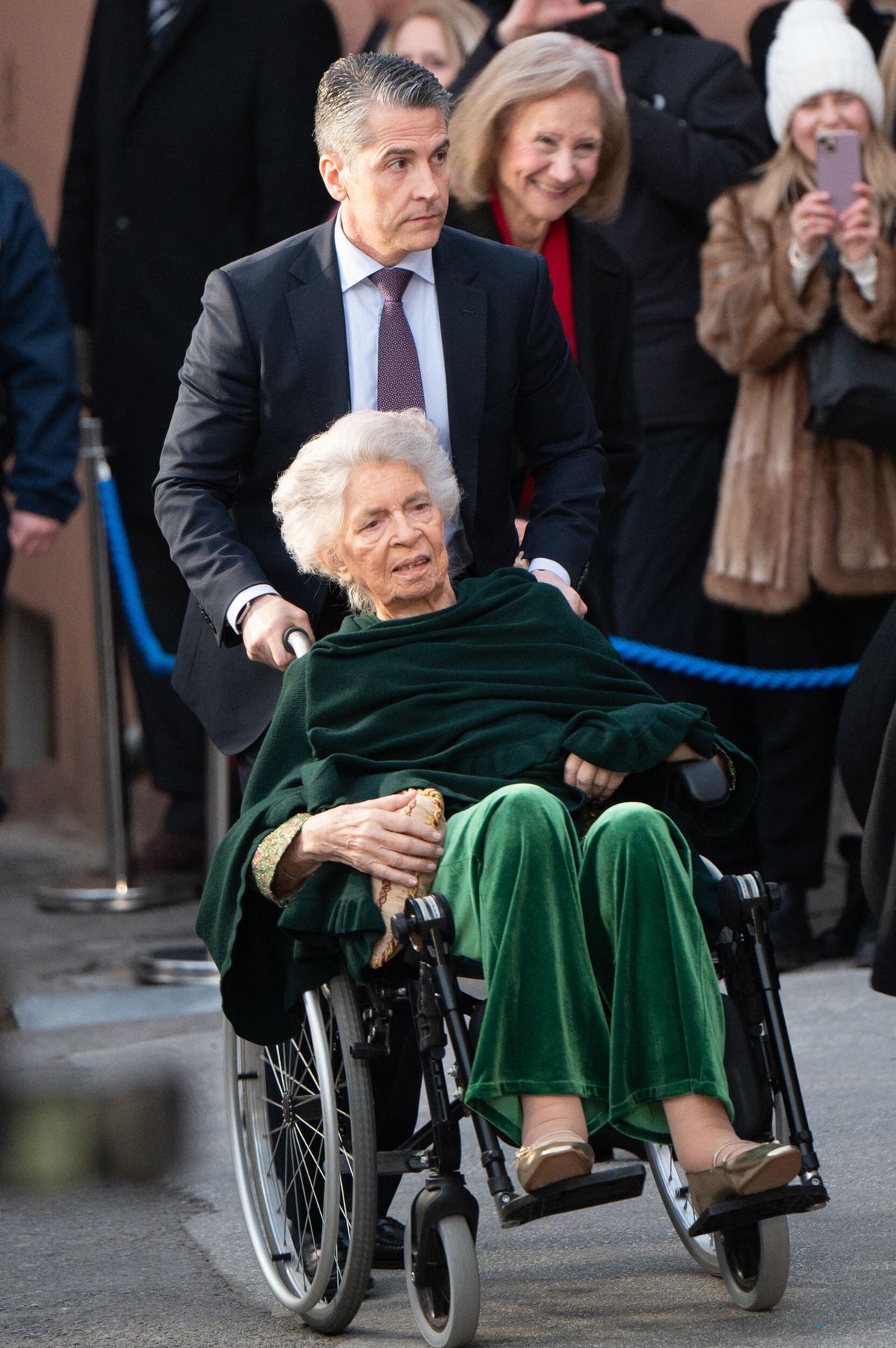 Irén kerekesszékben vett részt Nikolaos görög herceg és Hriszi Vardinogiánni esküvőjén 2025 februárjában.