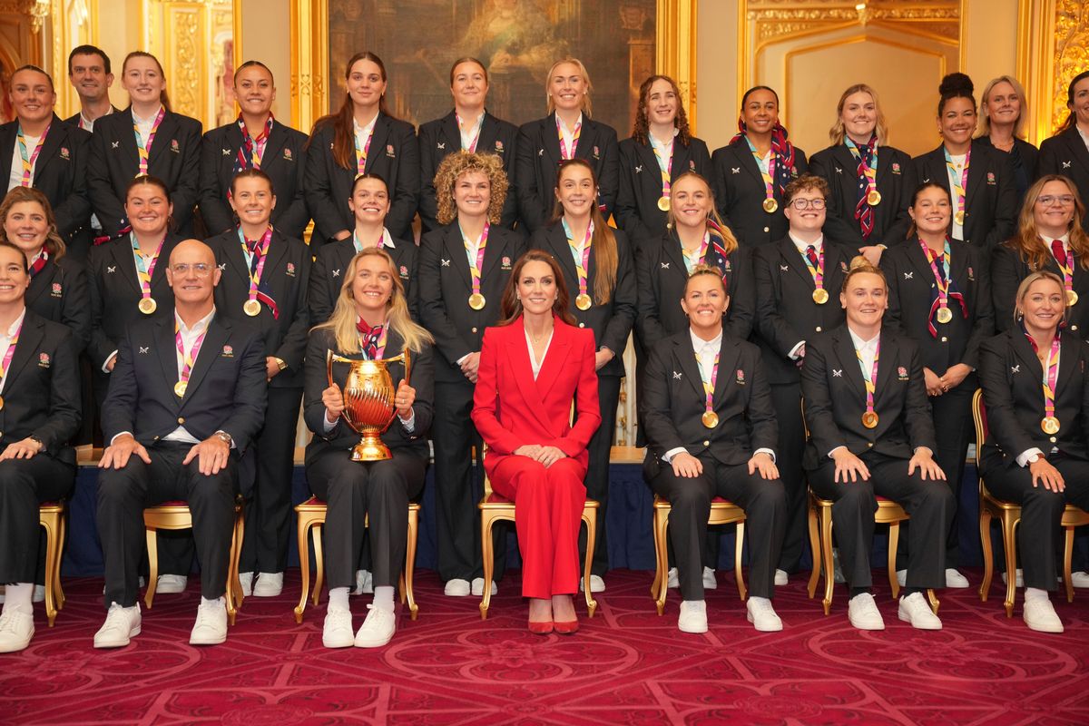 Katalin és az angol női rögbiválogatott a windsori kastélyban