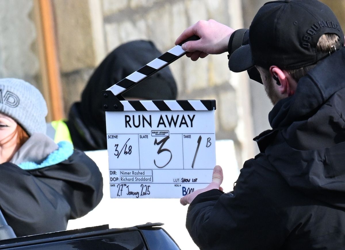 Szökevények forgatása.