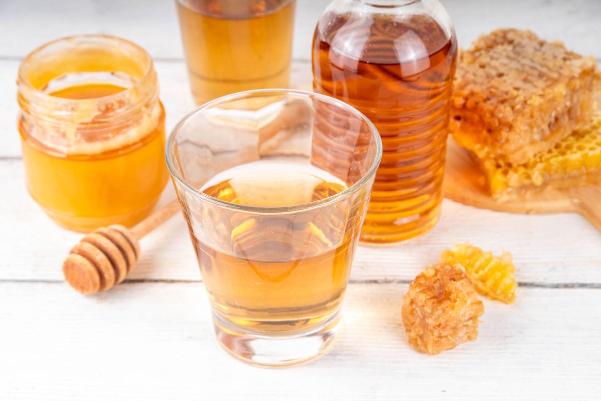 A mézsört házilag is könnyű szerrel eklészítheted. Csak méz kel hozzá és türelem és néhány fűszer.