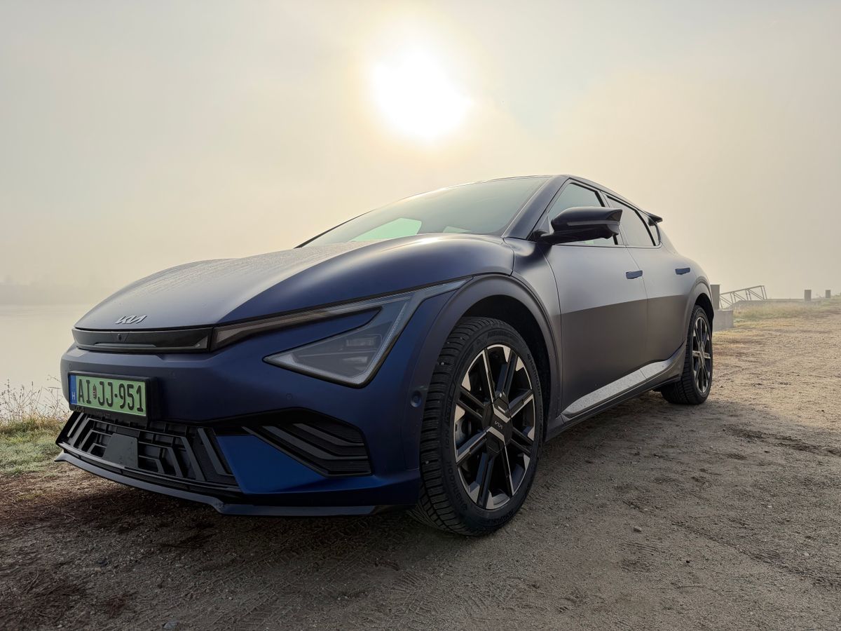 Kia EV6 GT Line teszt közben készült fotó az autóról.