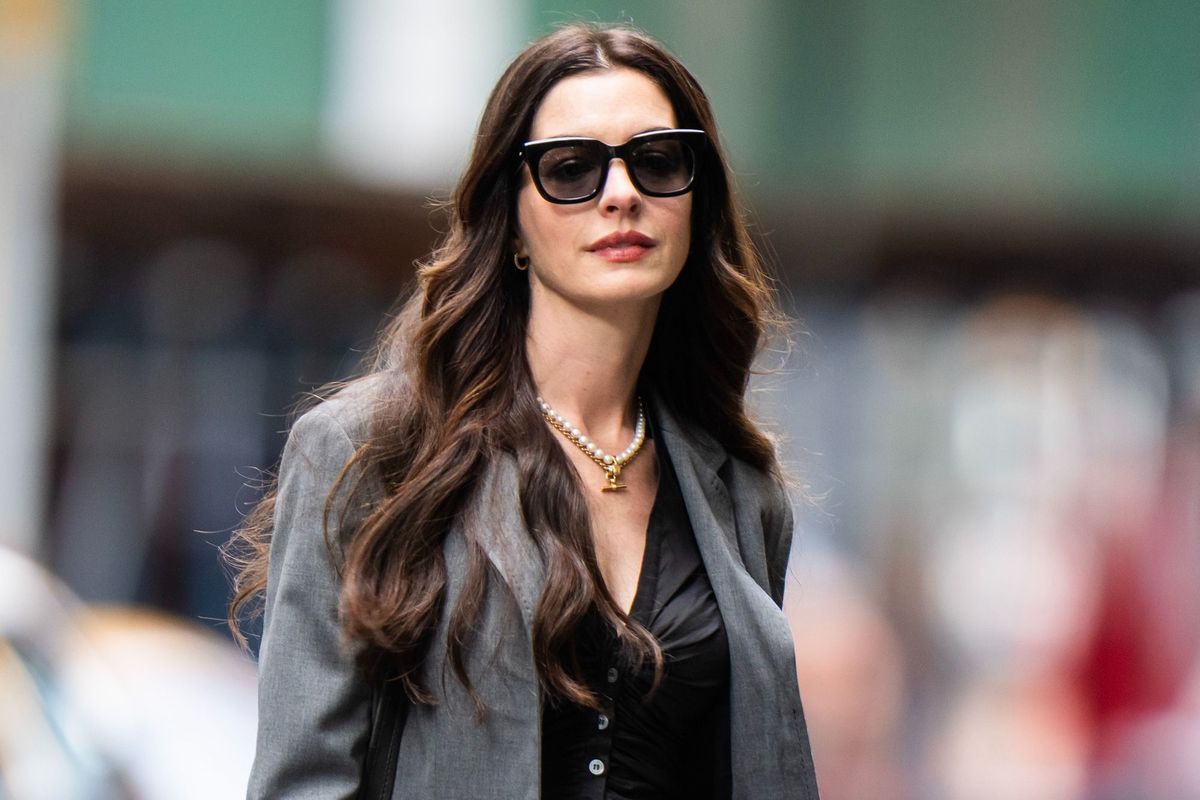 Magyarországon forgatják az Alone at Dawn akciófilmet: Anne Hathaway az egyik főszereplő.