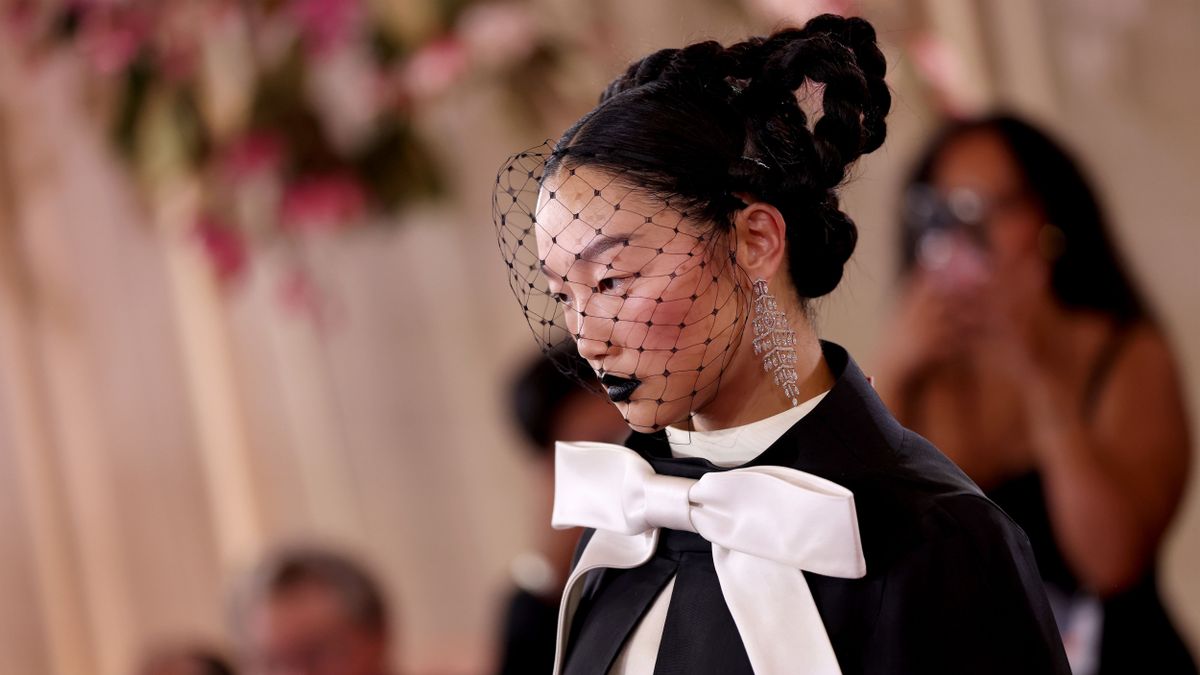 Merész vagy ízléstelen? Ezek a 2026-os Golden Globe legkellemetlenebb ruhakreációi – Fotók