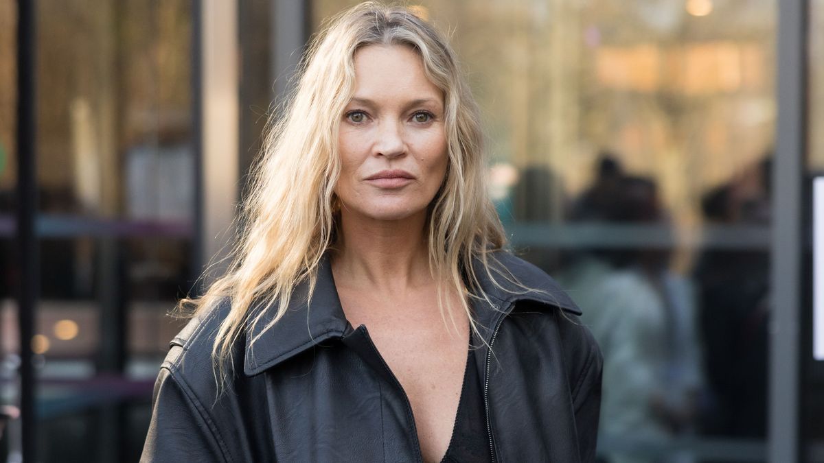 PARIS, FRANCE - MARCH 05: Kate Moss attends the Stella McCartney Womenswear Fall/Winter 2025-2026 show as part of Paris Fashion Week on March 05, 2025 in Paris, France. (Photo by Arnold Jerocki/Getty Images)