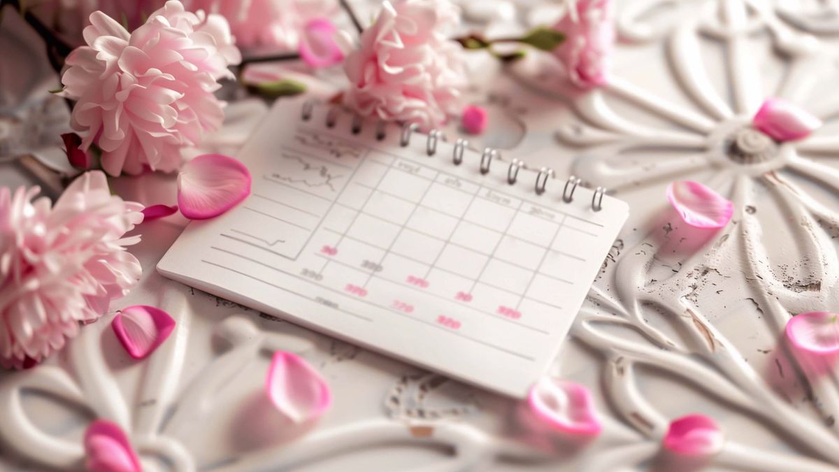 Menstruációs naptár az ágyon.