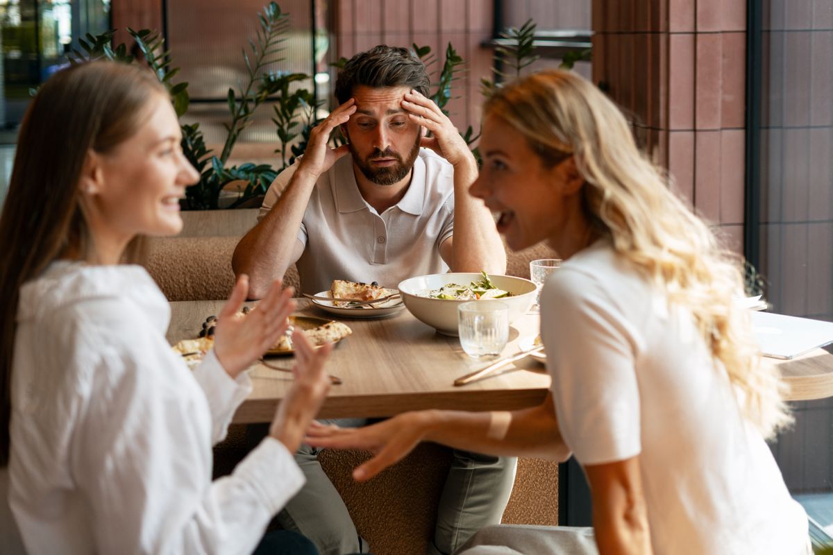 Dominál az energiavámpír jellemzői között a folyamatos negativitás. 