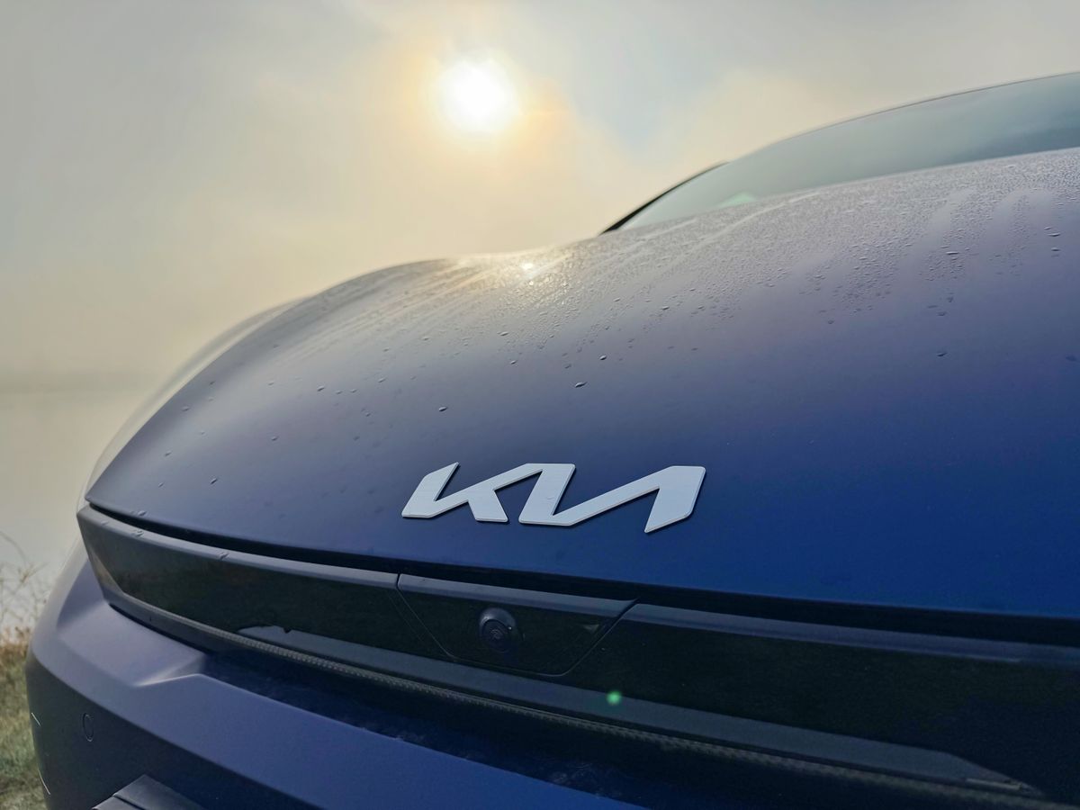 Kia EV6 GT Line teszt közben készült fotó az autóról.