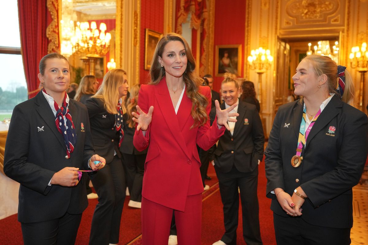 Katalin hercegné nadrágkosztümje