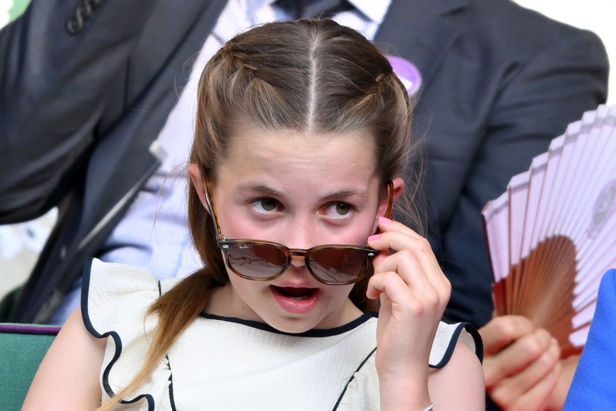 Charlotte hercegnő napszemüvegben.