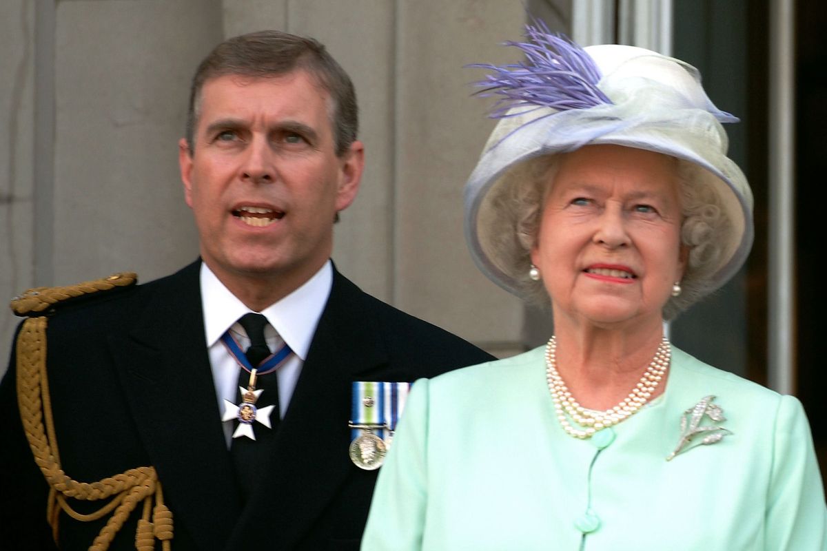 András azt hangoztatja, édesanyja nem ezt akarta volna. Úgy tudni, Erzsébet királynőnek ő volt a kedvenc gyereke.