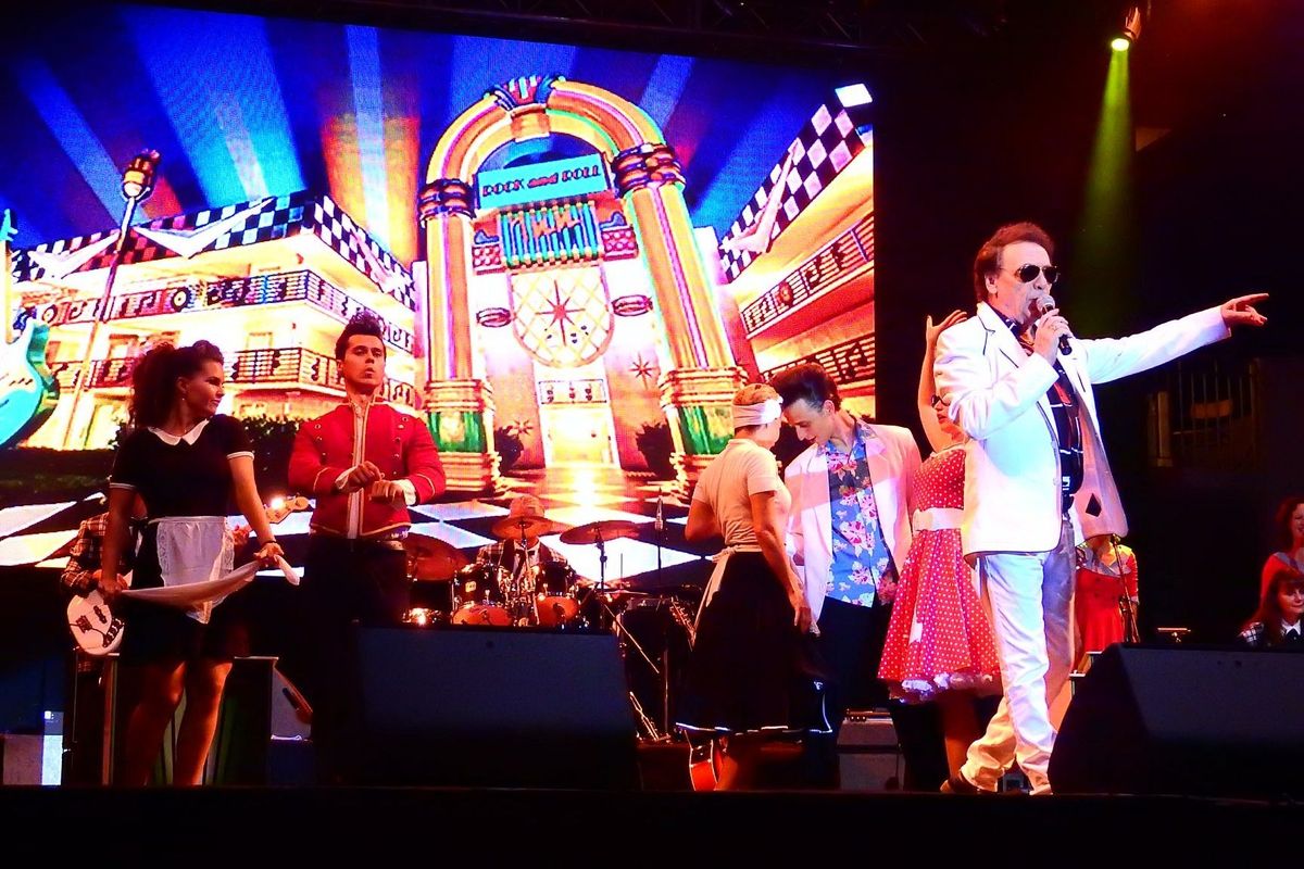 2025-ben már el-elmaradtak egyes Fenyő koncertek, de igazán sokáig állt színpadon a legenda. 