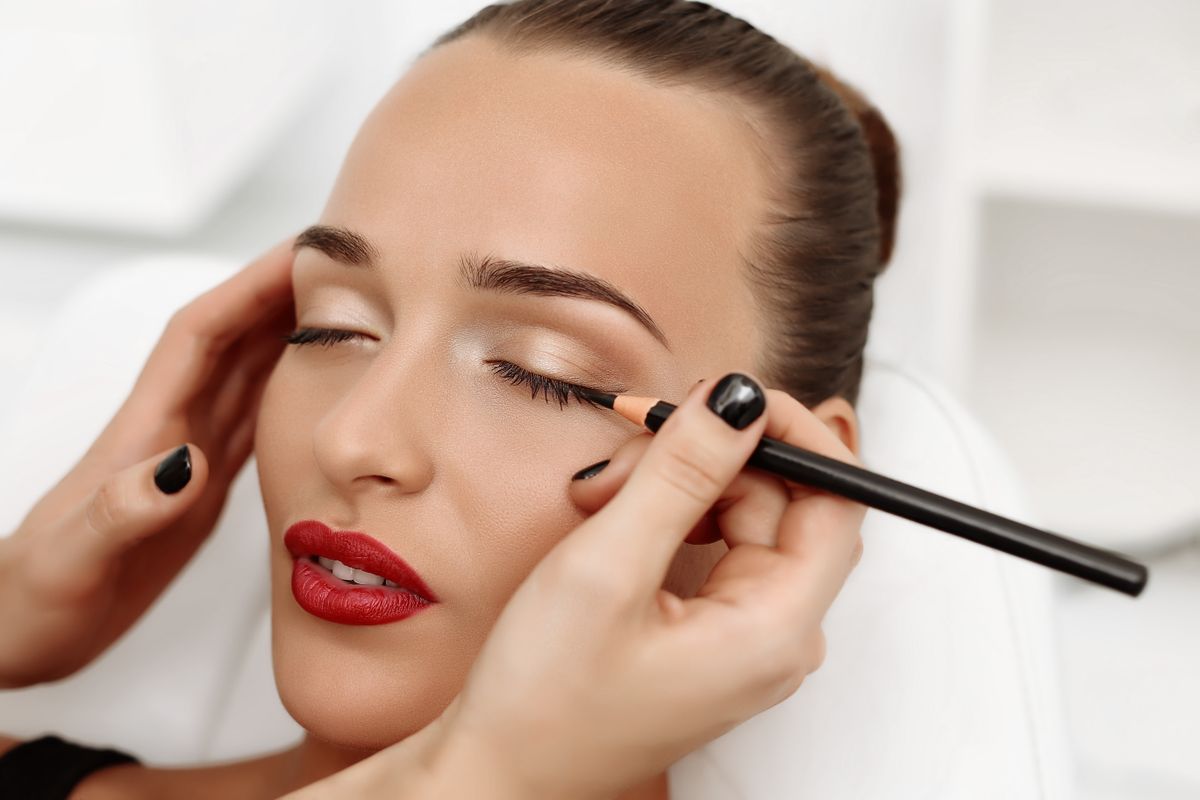 Egy jól megválasztott szemceruza azonnal felfrissíti az arcot.