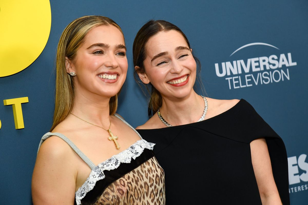 Haley Lu Richardson és Emilia Clarke lesznek a Ponies című sorozat főszereplői.