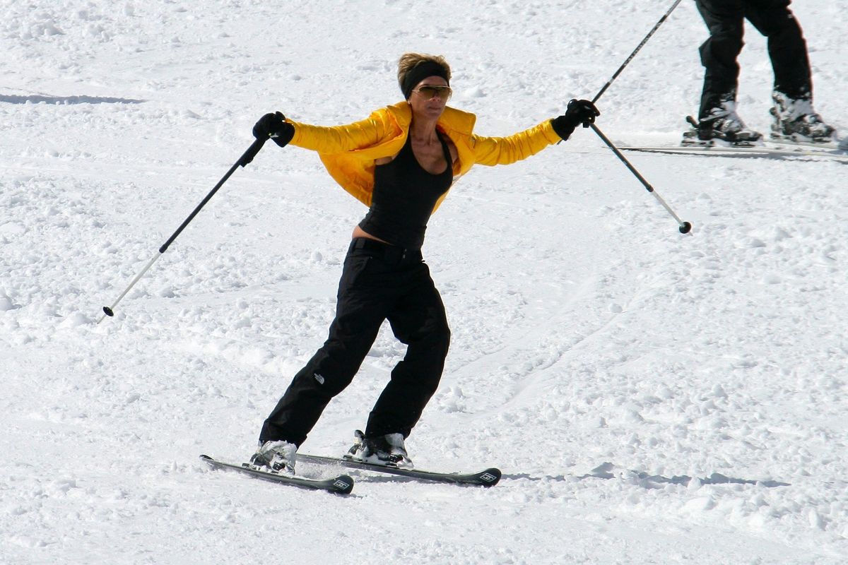 Victoria Beckham a francia Alpok egyik síparadicsomában síel