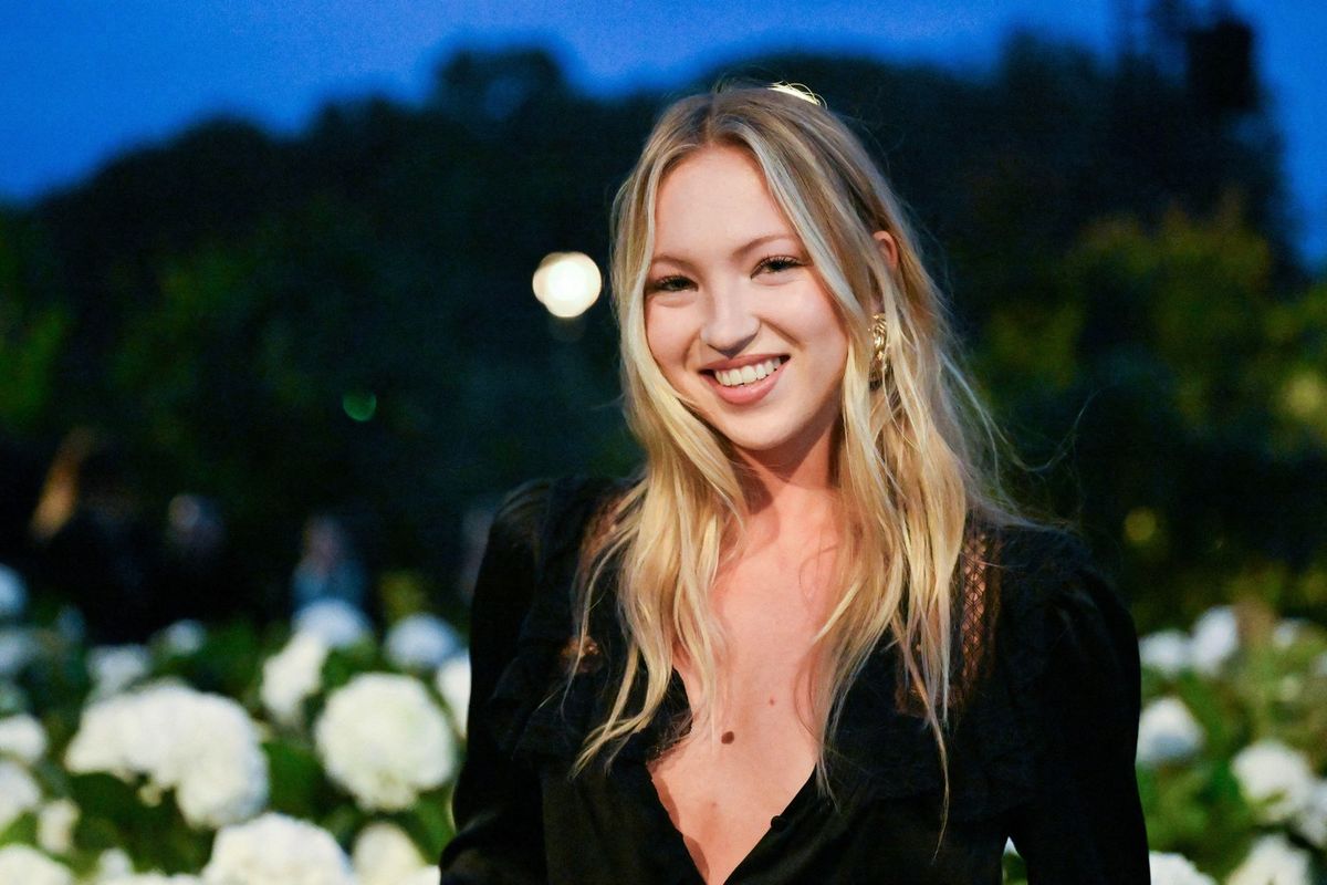 Kate Moss lánya, Lila Moss is őzikeszőke hajszínt visel