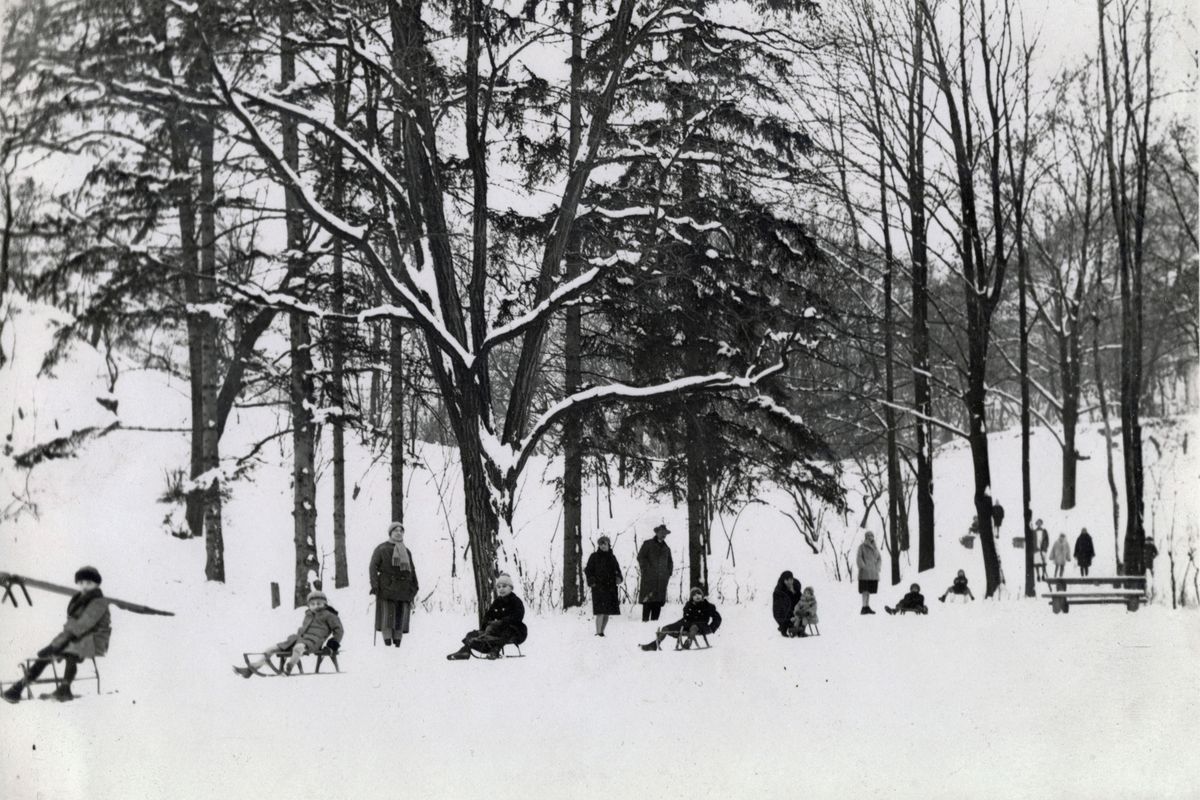 Az élet télen nem állt meg, természetes része volt a mindennapoknak a kihívásokhoz való alkalmazkodás, alkalom volt a játékra, társasági együttlétre. 