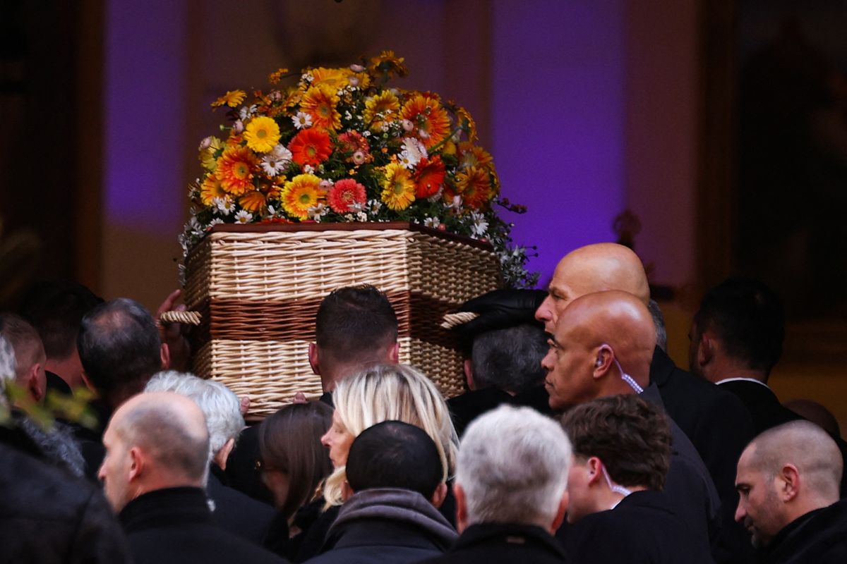Pall-bearers carry the coffin into Notre-Dame de l'Assomption church, for the funeral ceremony for late French actress Brigitte Bardot, in Saint-Tropez, southeastern France, on January 7, 2026. French film sensation Brigitte Bardot, a symbol of sexual liberation in the 1950s and 1960s who reinvented herself as an animal rights defender and embraced far-right views, died on December 28, 2025 aged 91. (Photo by Valery HACHE / AFP)
