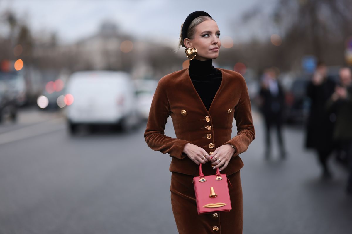 Ismét divat a fülklipsz.