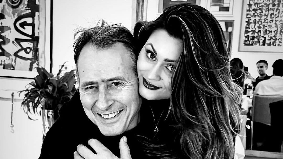 Marcus Gilbert és lánya, Aaliya